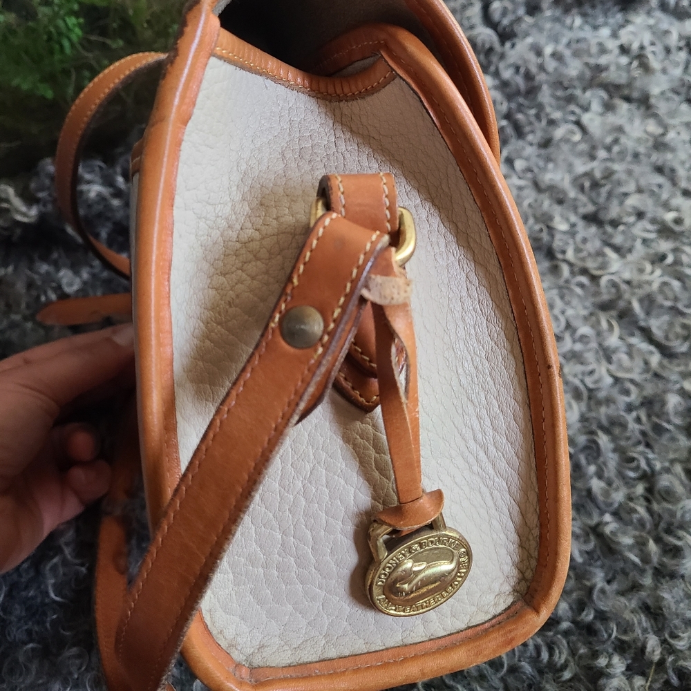 SWAPPED Dooney & Bourke White Leather Shoulder Bag + Wallet - Picture 5 of 16